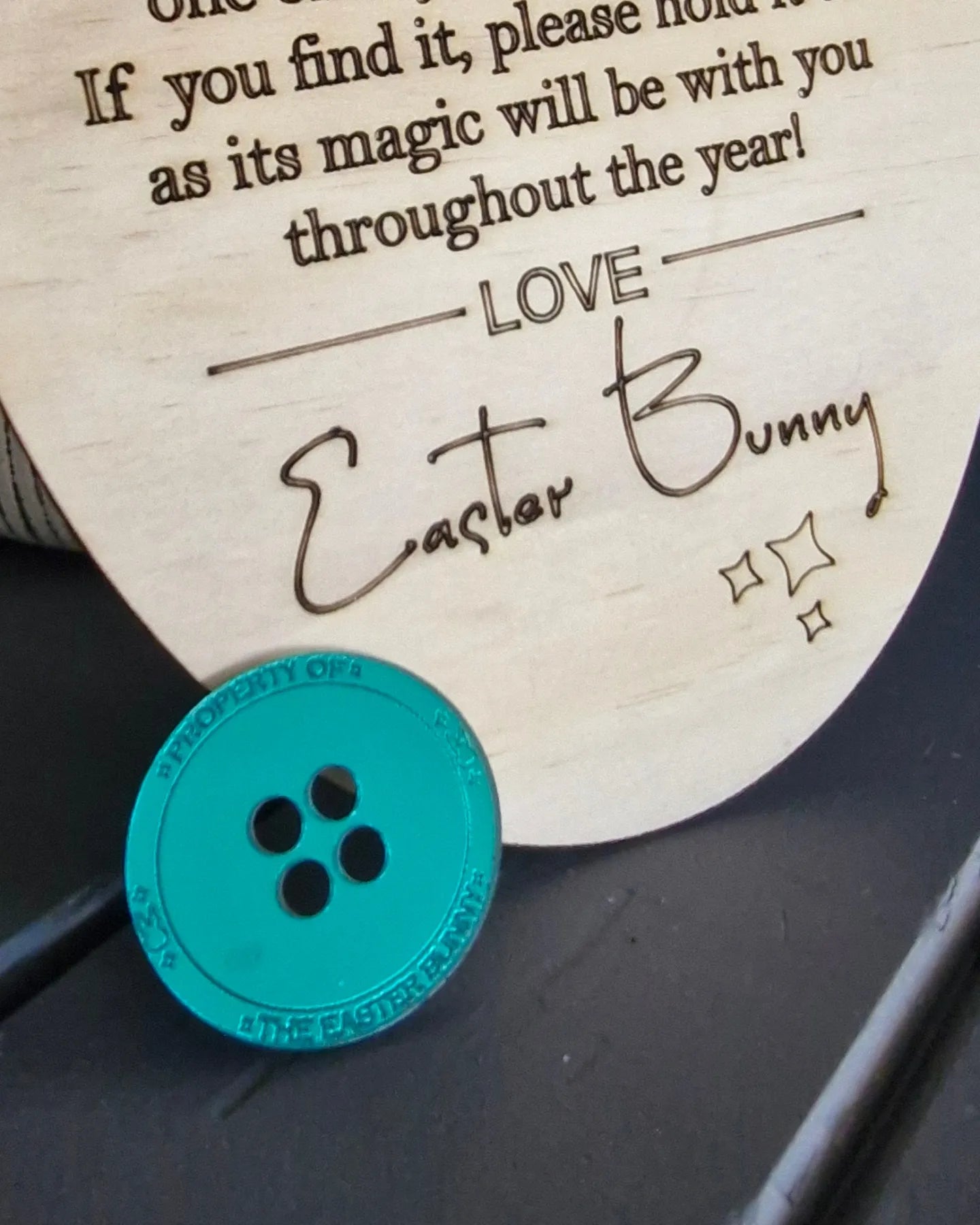 Easter Bunny Note Plaque & Lost Button!